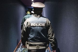 Deset tisíc neočkovaných policistů na odchodu? Zde jsou čísla - Seznam Zprávy